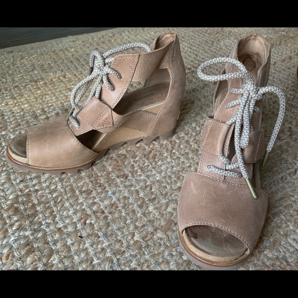 Sorel Joanie Lace Wedge Sandal in Sahara Fawn